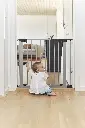 70117 BabyDan Asta Silver with 1 ext girl grabs gate S.webp