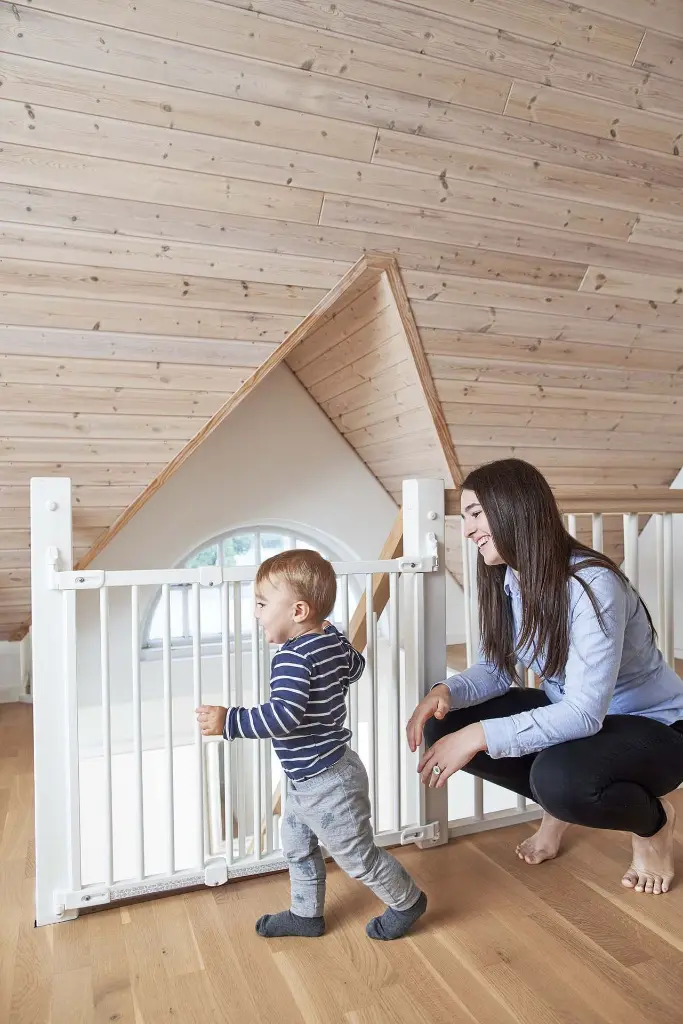 75011 BabyDan Elin White mother and boy 3.webp