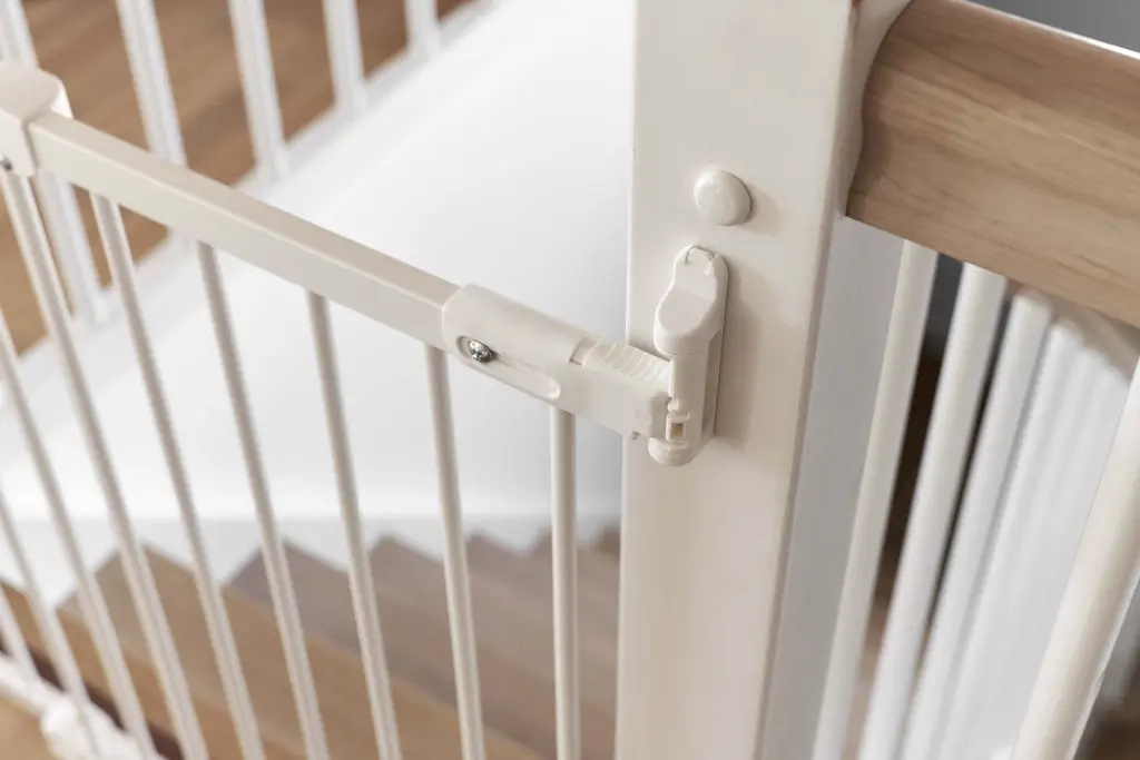 75114 BabyDan Ebba White detail 1.webp