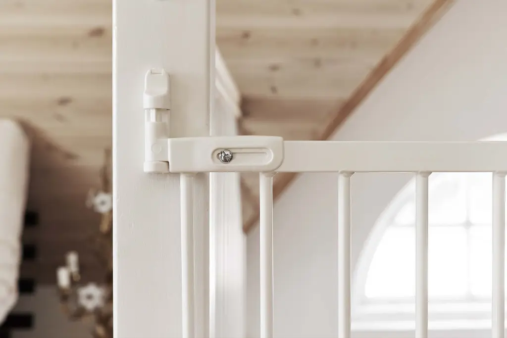 75114 BabyDan Ebba White detail 2.webp