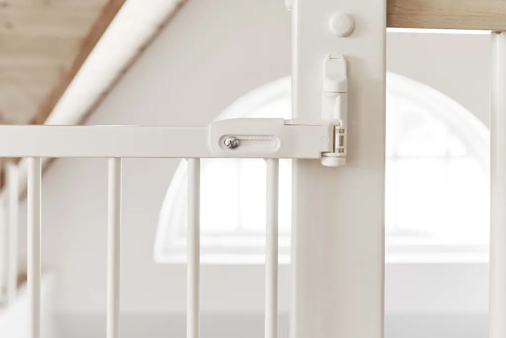 75114 BabyDan Ebba White detail.webp