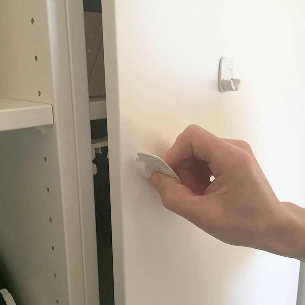 4684_00_BabyDan Magnet Cabinet Lock in use.webp