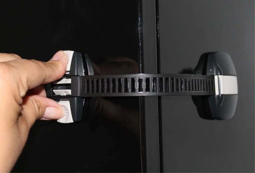 4689-08 multipurpose lock black.webp