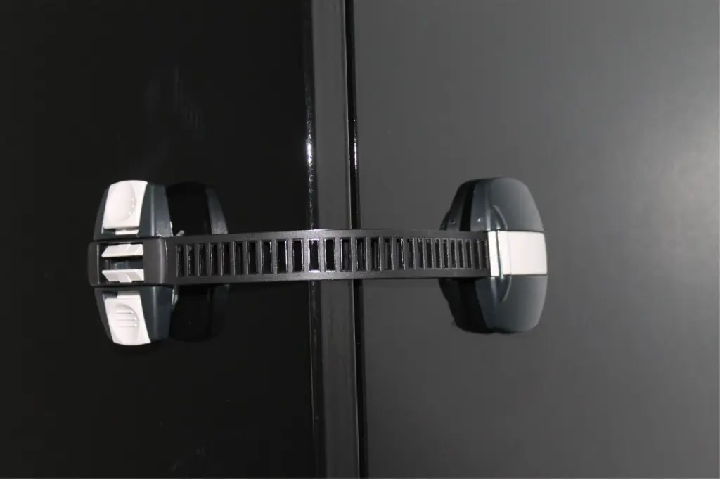 4689-08 multi purpose lock 2.webp
